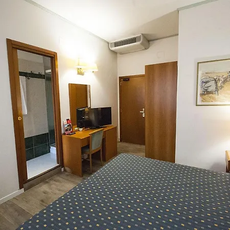 Italia Hotel 3*
