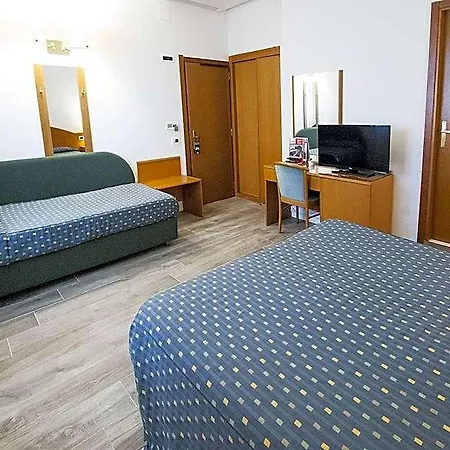 Hotel Italia 3*