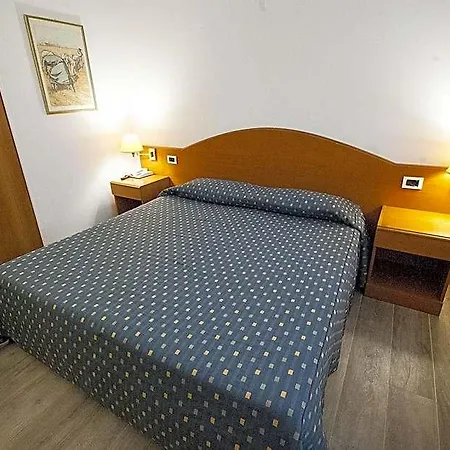 Hotel Italia 3*