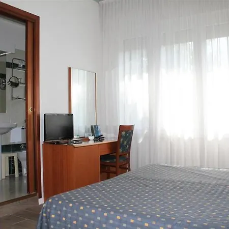 Отель Italia 3*