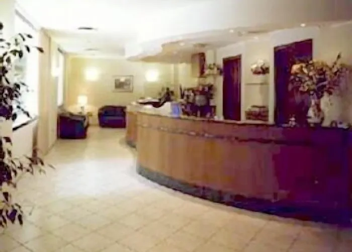 Italia 3* ראבנה